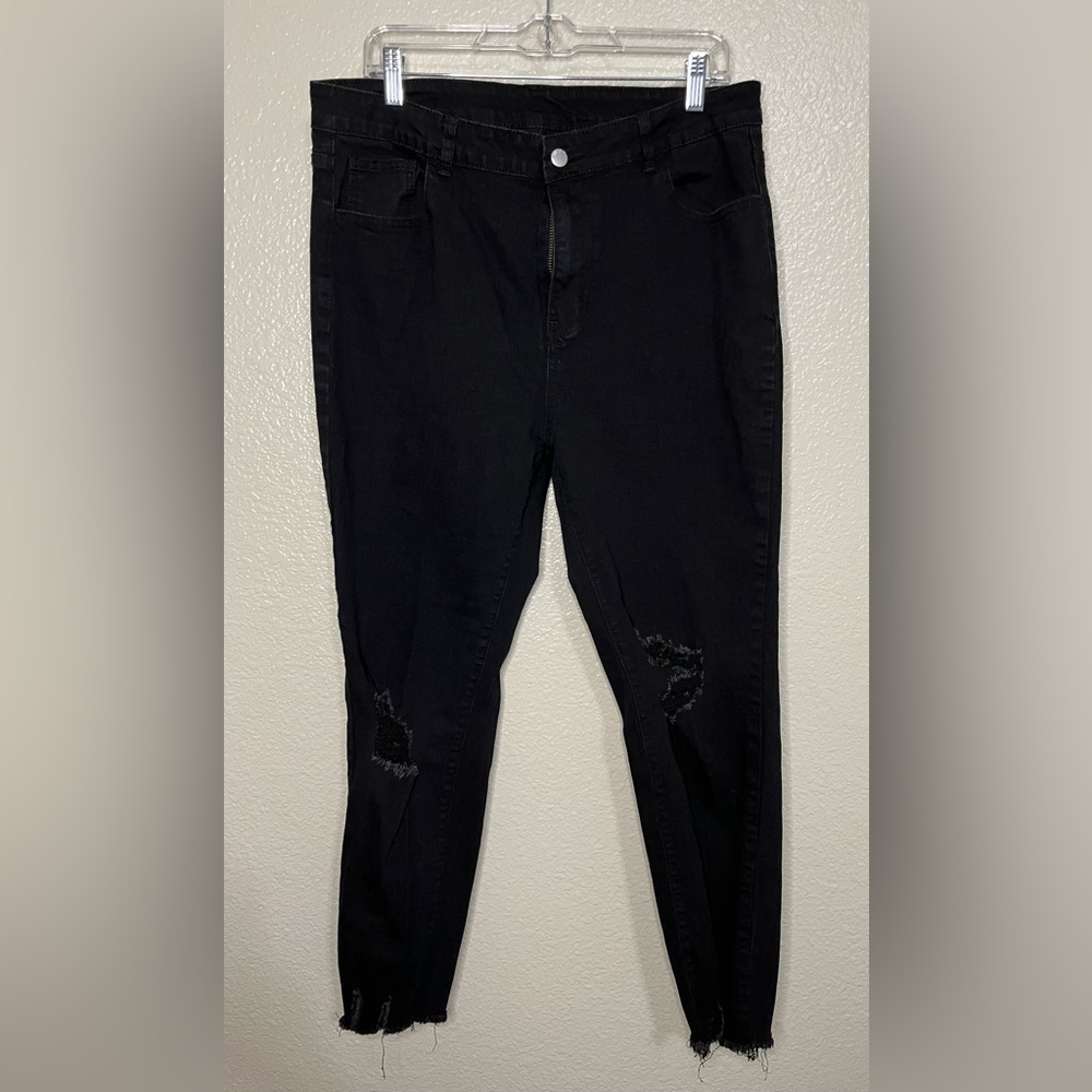 Shein curve distressed, black Jean